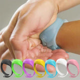 Bracelet silicone distributeur de gel pratique et facile d'utilisation