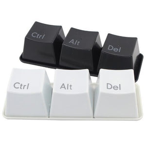 Service pour geek, trois pièces en forme touches de clavier + son plat libclic.com